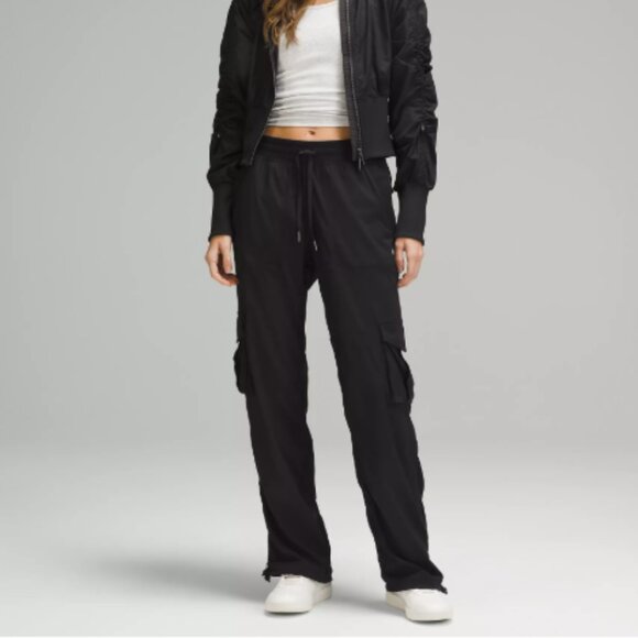 Lululemon Dance Studio Relaxed-Fit Mid-Rise Cargo Pant - Picture 1 of 6